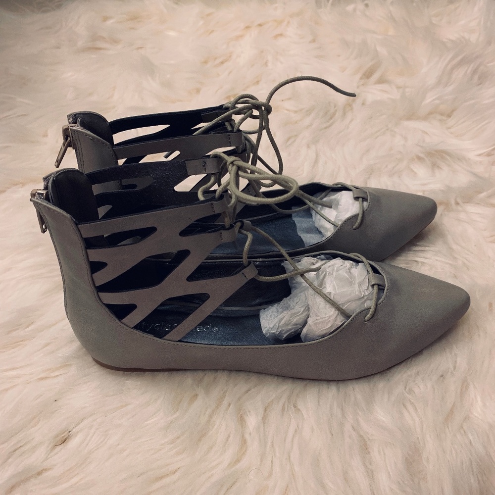Gray Sandal Style Flats Size 7.5